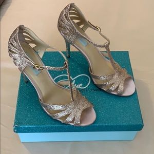 Betsey Johnson champagne/gold heels size 10